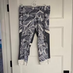 Women's C9 by Champion Gray & White Athletic Capri Leggings | Size Medium